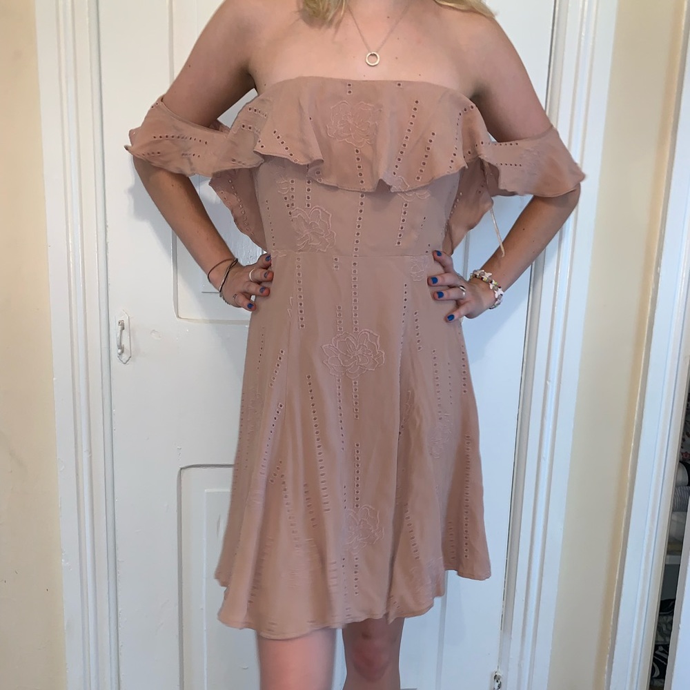 ASTR The Label Sabina Dress In Mauve- NWT! - Picture 6 of 16
